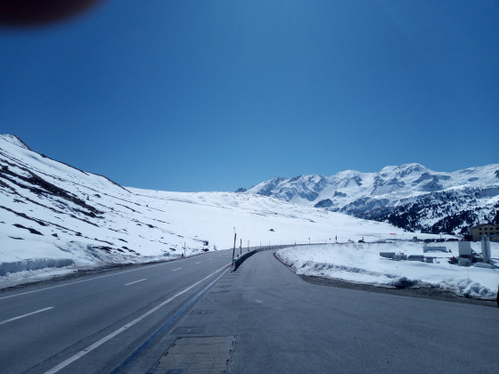 Lukmanierpass 65 km Restreichweite 47 Prozent ich hoffe ich komme wieder zurück an die 2. Lademöglichkeit die 1. Ist besetzt Gruss Daniel bollinger