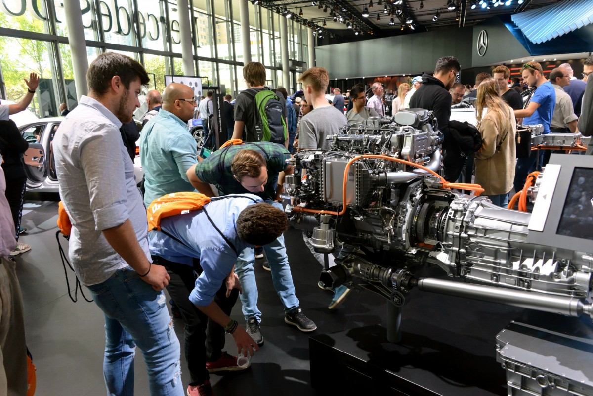 IAA 2019 - Mercedes Hybridmotor